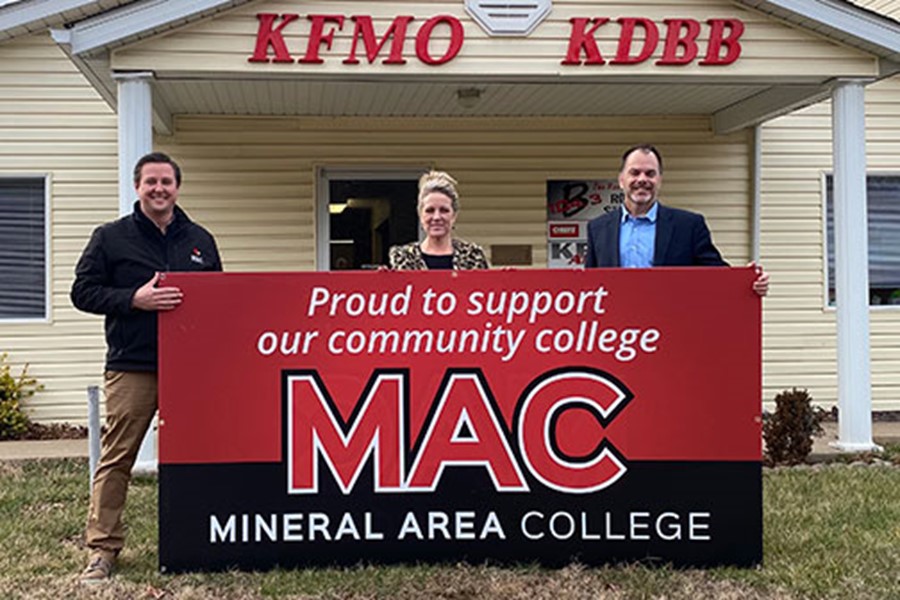 KFMO/B104, Park Hills