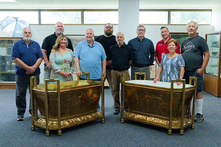 Gary Bunting (World’s Fair collector); Bruce and Melissa Workman (previous owners of one jardiniere); Loyd Ervin (Ervin’s Metalsmiths jardiniere restorationist); Colton Adkisson (history department instructor); Stan Winkler (restorationist); Rodney Wilson (history department coordinator and Gustav Lind researcher); Keith Zoromski (MAC provost); Annette and Gene Fritsche (current owners of both jardinieres). 